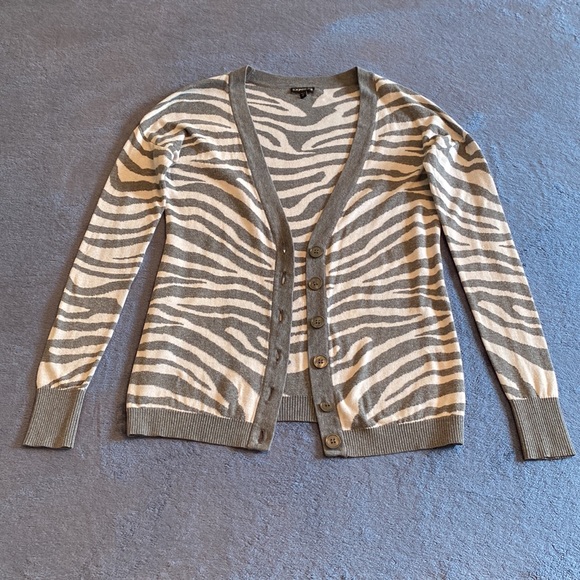 Express Gray White Zebra Print V-Neck Buttoned Cardigan - Picture 8 of 10